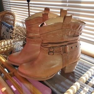 Steve Madden tan leather studded booties size 7.5